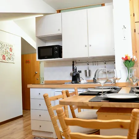 Daire Hostdomus - Rifugio Delle Stelle In, Out, Parking